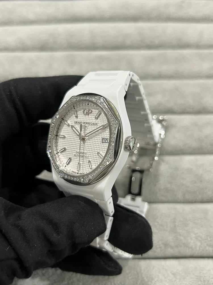 Girard Perregaux Laureato Ceramic Diamond